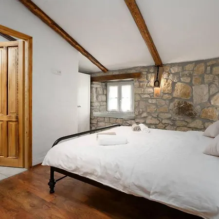 Casa Zamarija * Ripenda Kras